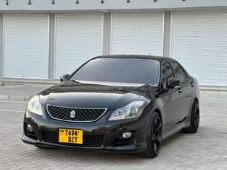A picture of TOYOTA CROWN