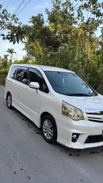 used toyota noah