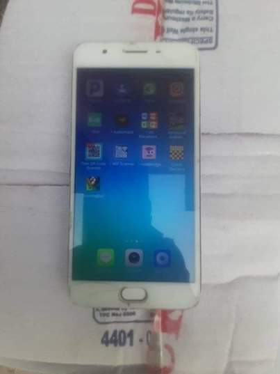 A picture of Simu aina ya OPPO F1s