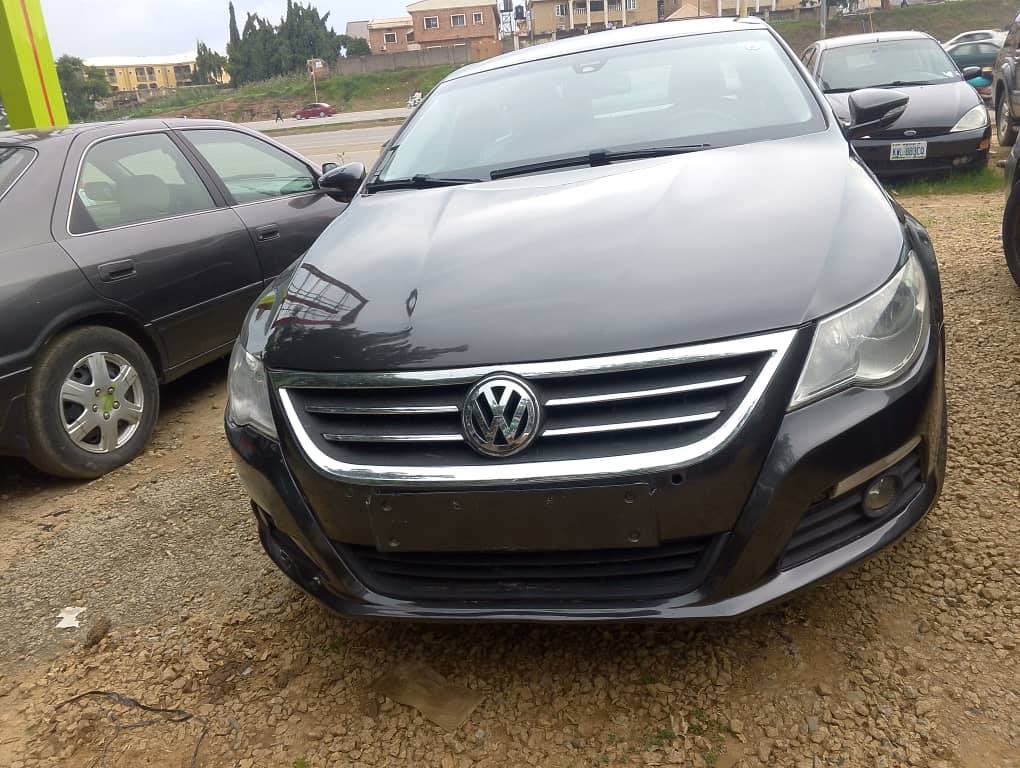 A picture of 2012 Volkswagen Passat 3 500 000