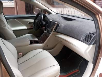 A picture of Toyota VENZA 2009 10 model Tok standard Keyless Leather seats