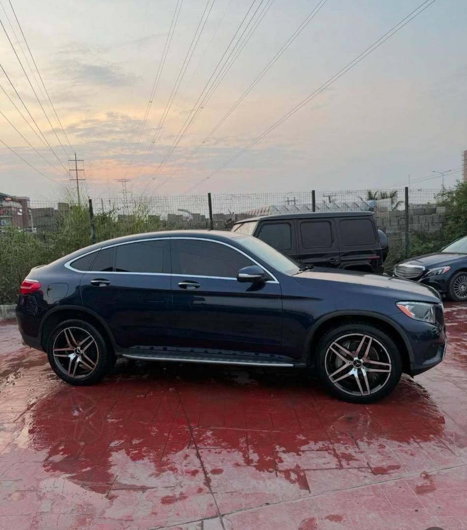 A picture of Mercedes Benz GLC300