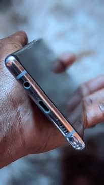 A picture of SAMSUMG NOTE 8