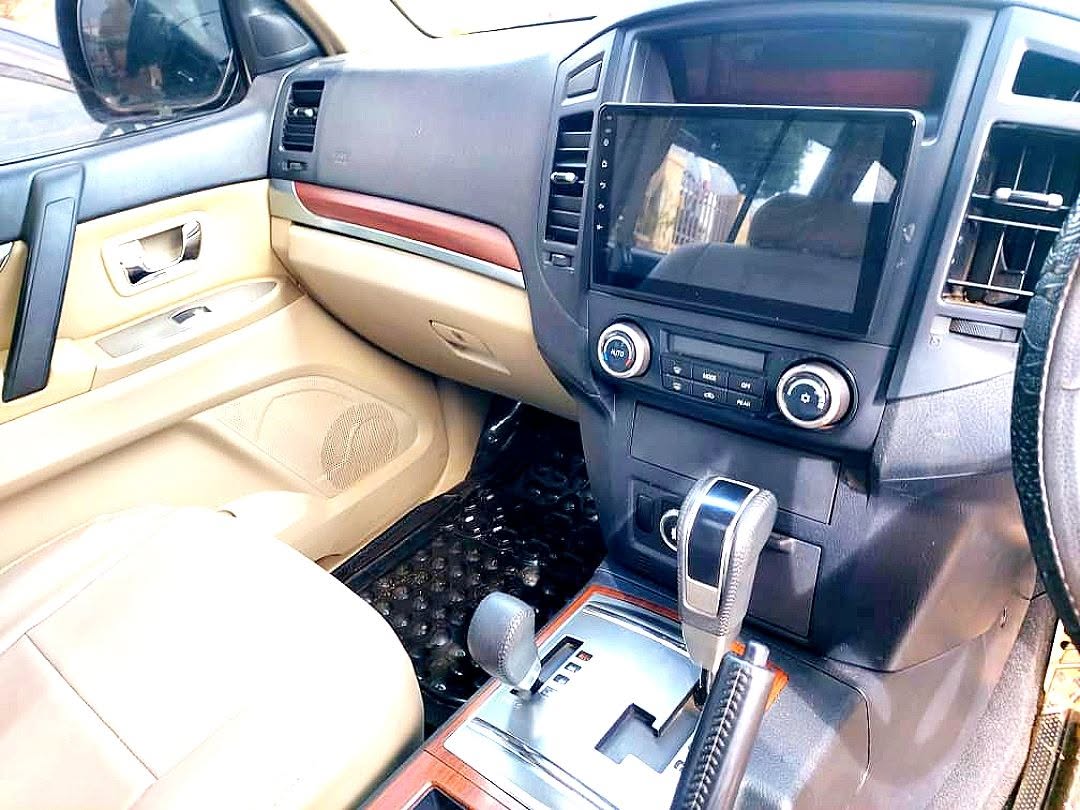 A picture of Pajero Model 2012 Petrol Engine Has Sunroofs Call O703273550