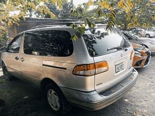 A picture of 2002 Sienna