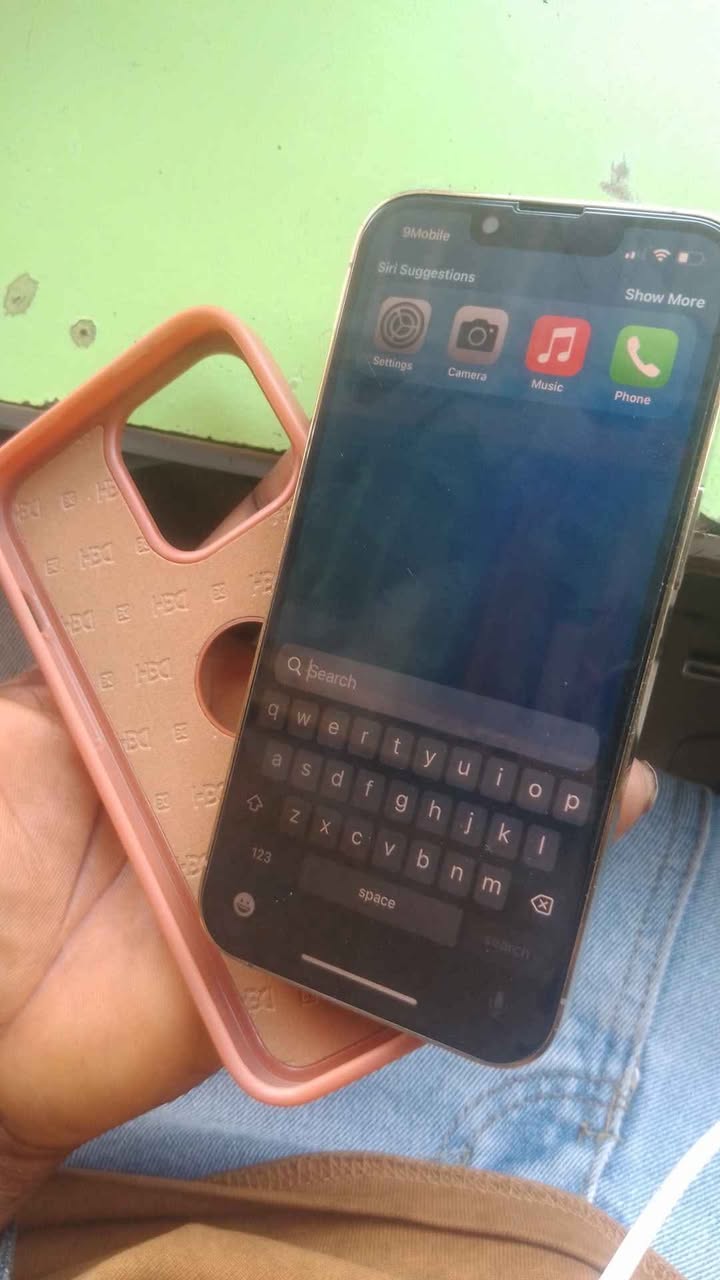 A picture of iPhone 13 pro in good condition 08081677599