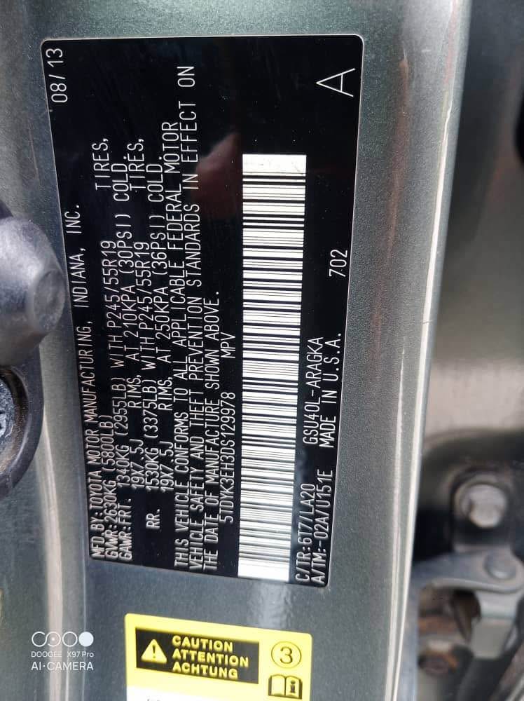 A picture of Toyota Highlander 2013 XLE toks standard