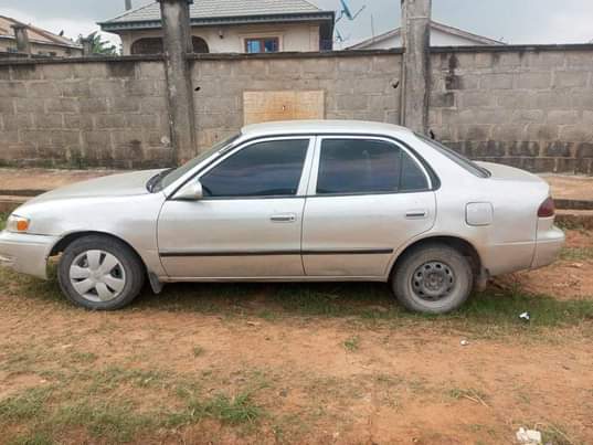 A picture of 1999 Toyota corrola