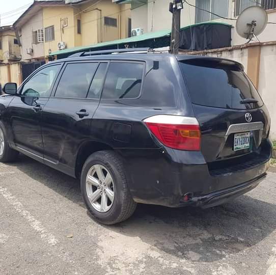 A picture of Toyota Highlander 2010 4 plugs engine 
