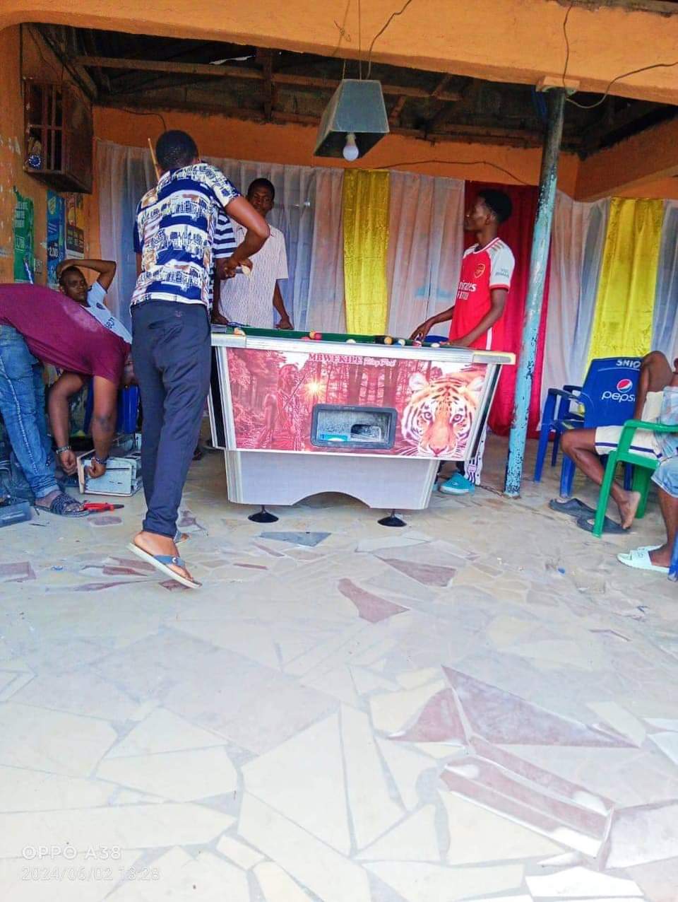 A picture of Ofa Ofa jamani pool table bado liko pw kabisa njoo