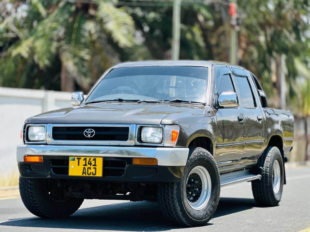 A picture of HILUX 0672210608