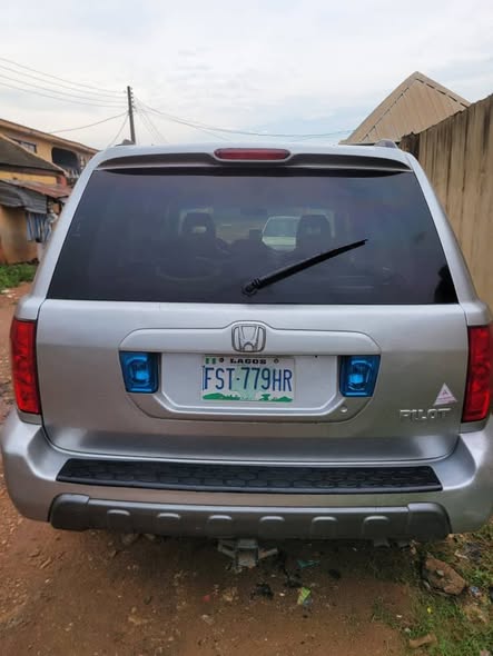 A picture of Honda pilot 2005