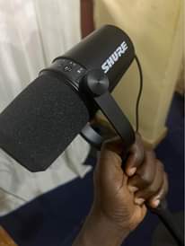 A picture of Shure MV7 USB podcast Microphone