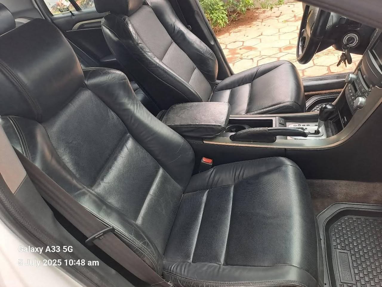 A picture of 2005 Acura tl
