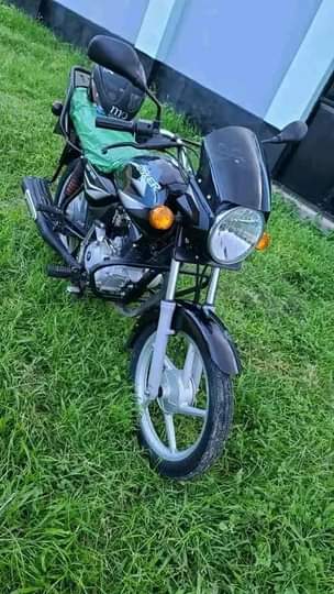 A picture of BOXER BM 125 FULL DOCUMENT S TSH 850 000 NIPIGIE