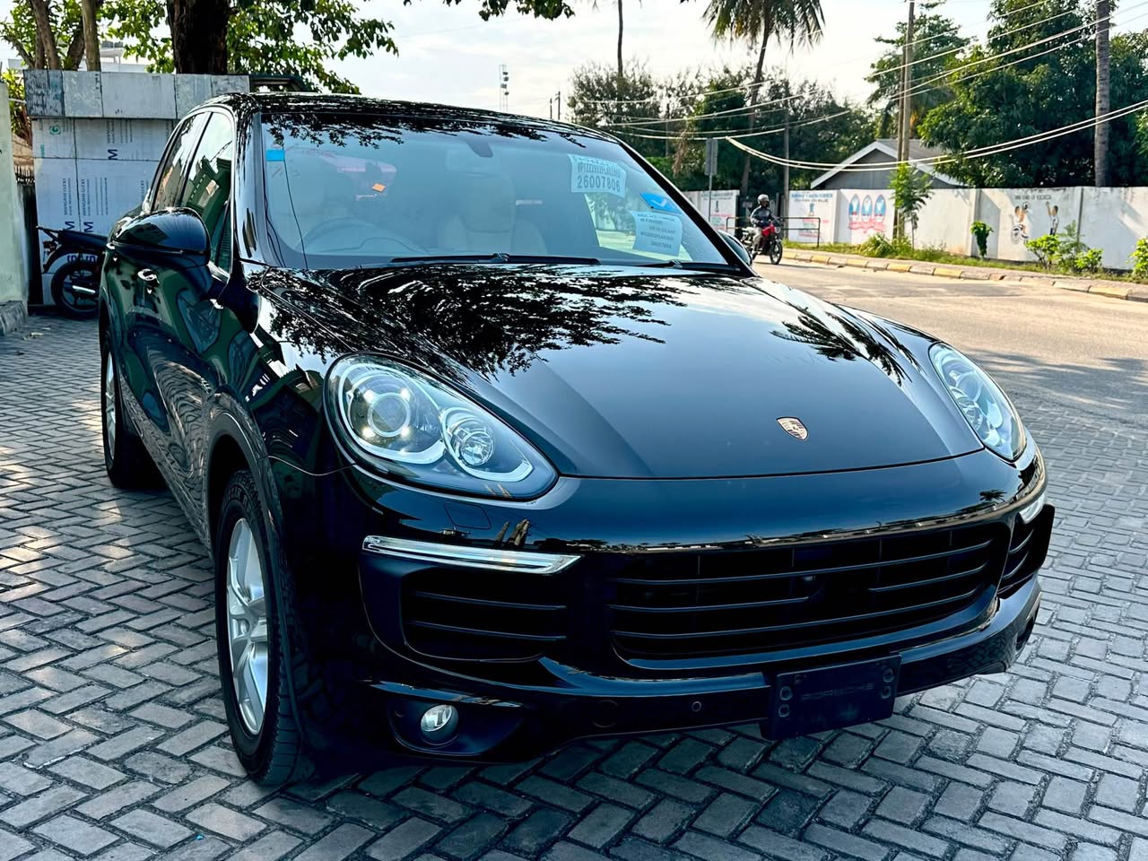 A picture of PORSCHE CAYENNE 2016