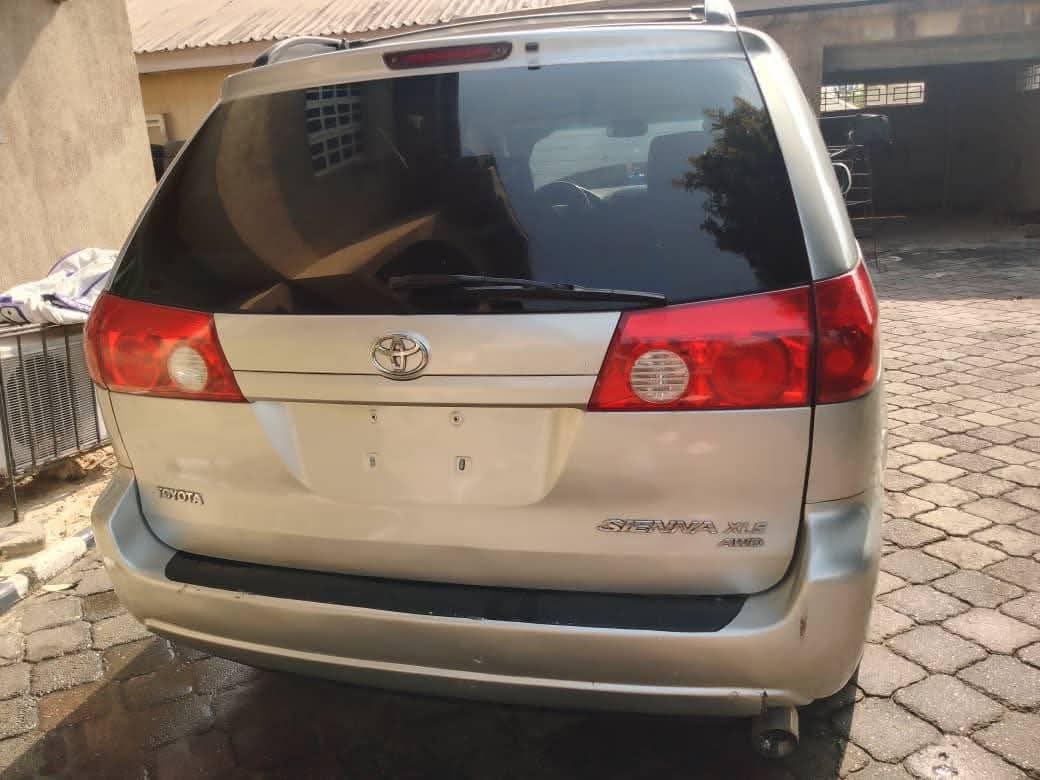 A picture of 2007 Toyota sienna