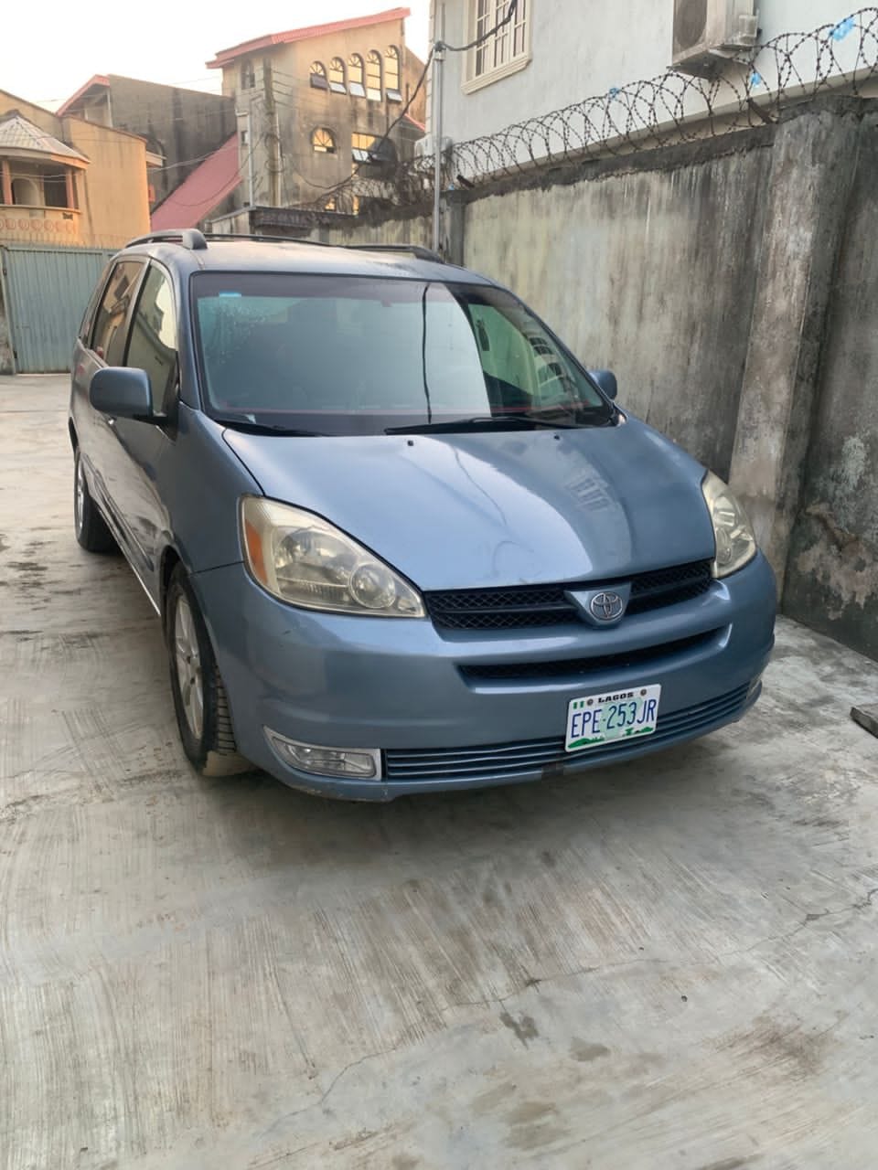 A picture of 2006 Toyota sienna