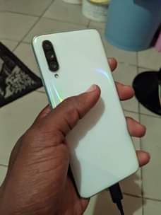 A picture of Samsung a70s