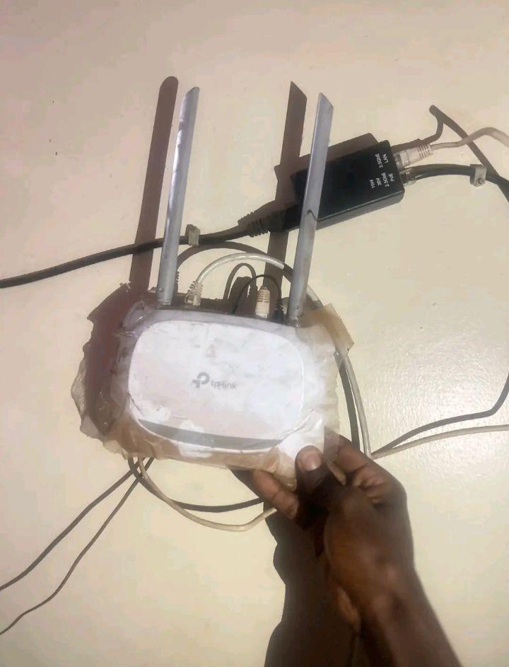 A picture of Full set wifi for commercial hotspot