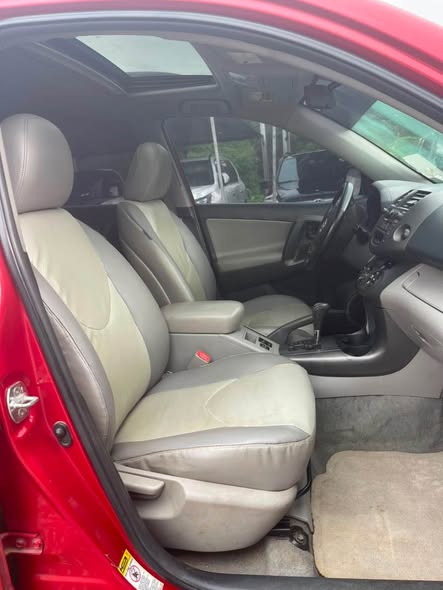 A picture of Toyota rav4 2010