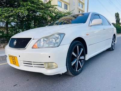 A picture of Toyota crown