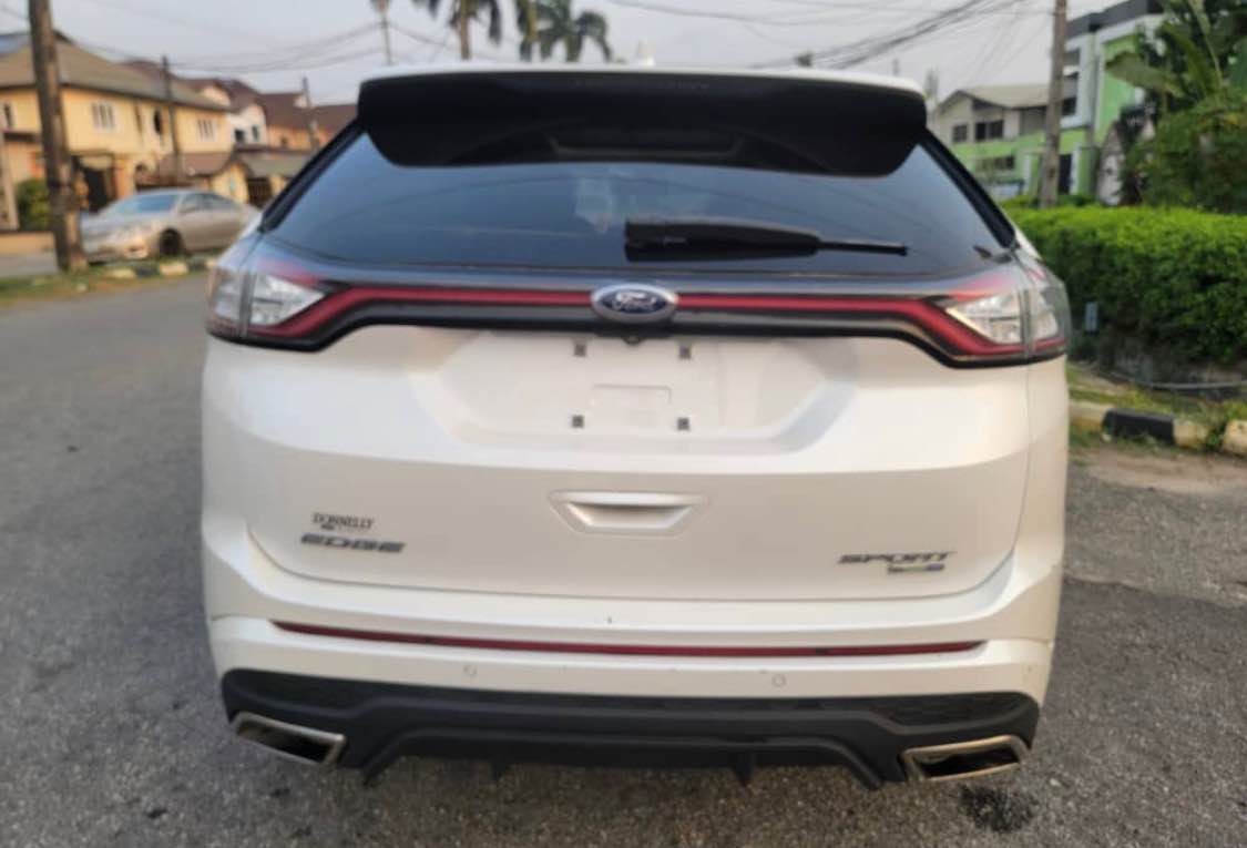 A picture of Foreign used 2017 Ford Edge