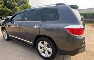 A picture of TOYOTA HIGHLANDER 2009 UPGRADED TO 2013