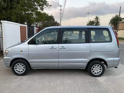 A picture of TOYOTA NOAH