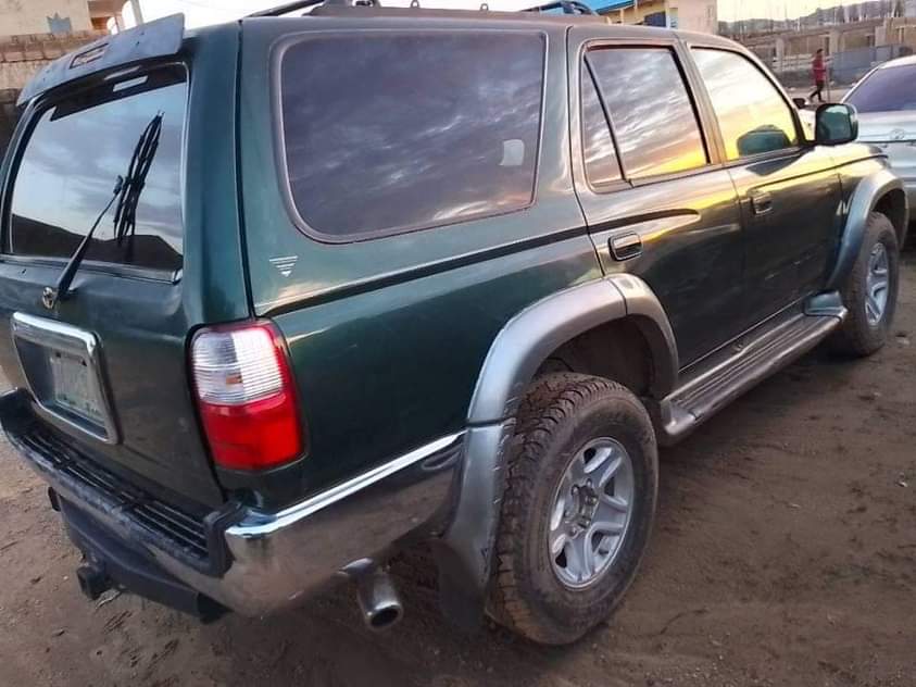 A picture of 2002 Toyota 4Runner SUV