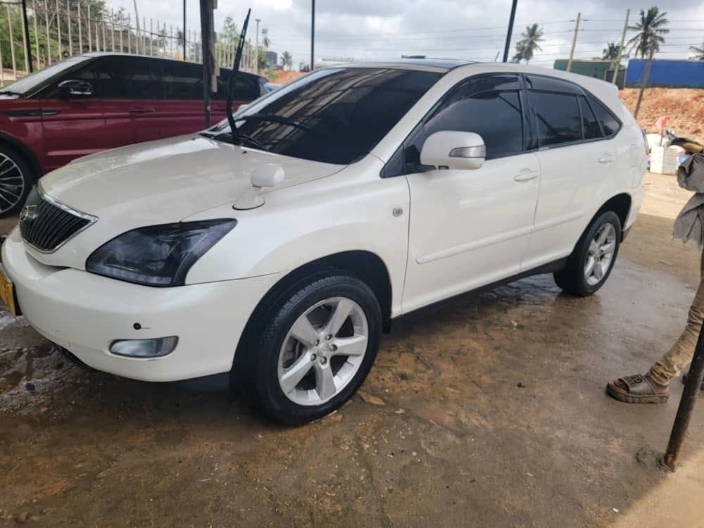 A picture of TOYOTA HARRIER KALI SANA INAUZWA 16 8M TU 0684525146