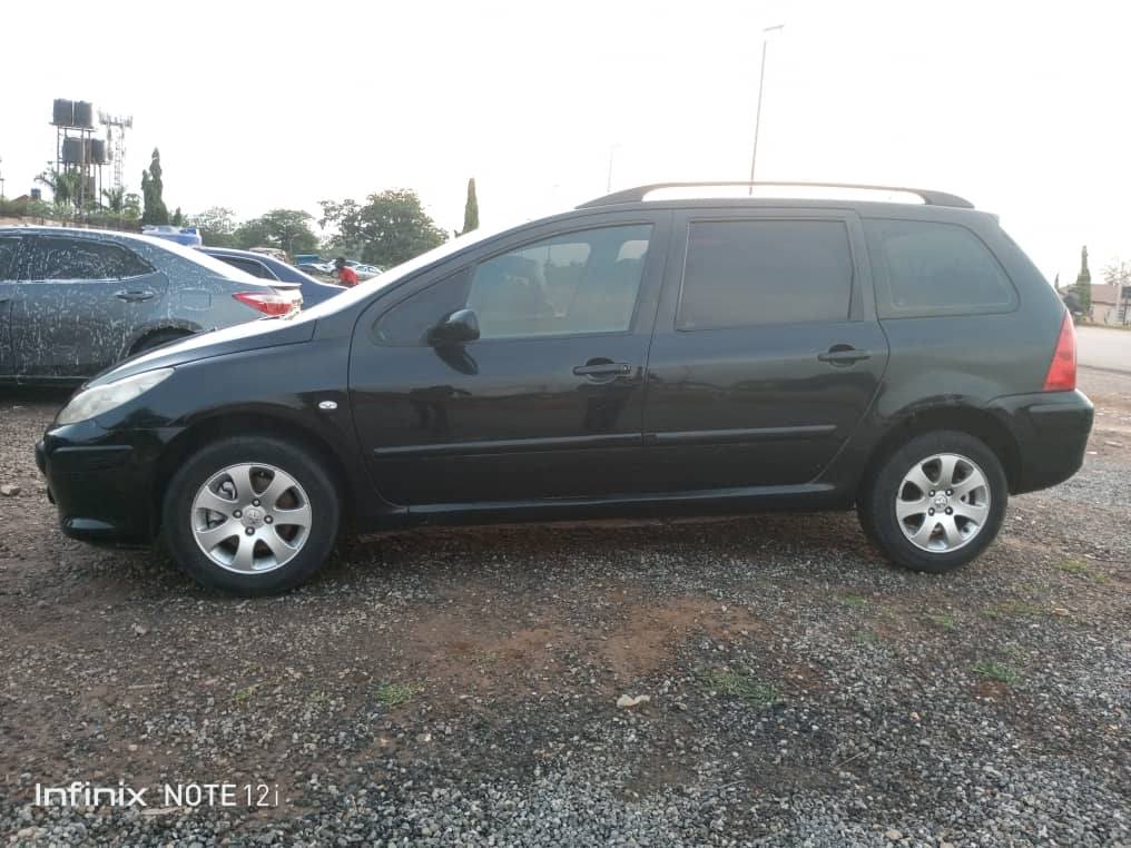 A picture of Peugeot 307 Wagon Untempered engine and gear everything working perfectly.