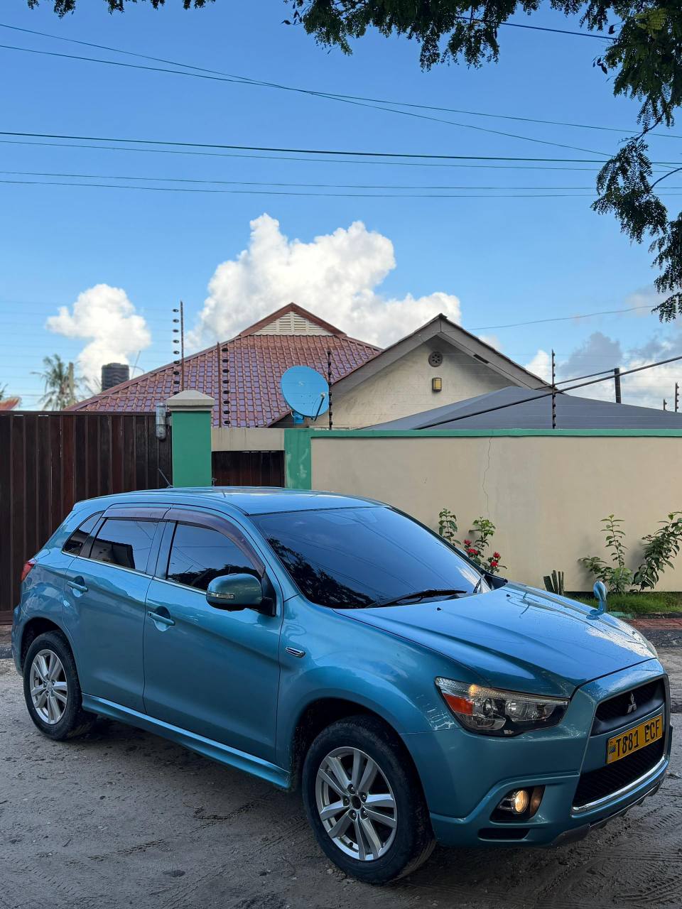 A picture of MITSUBISHI RVR