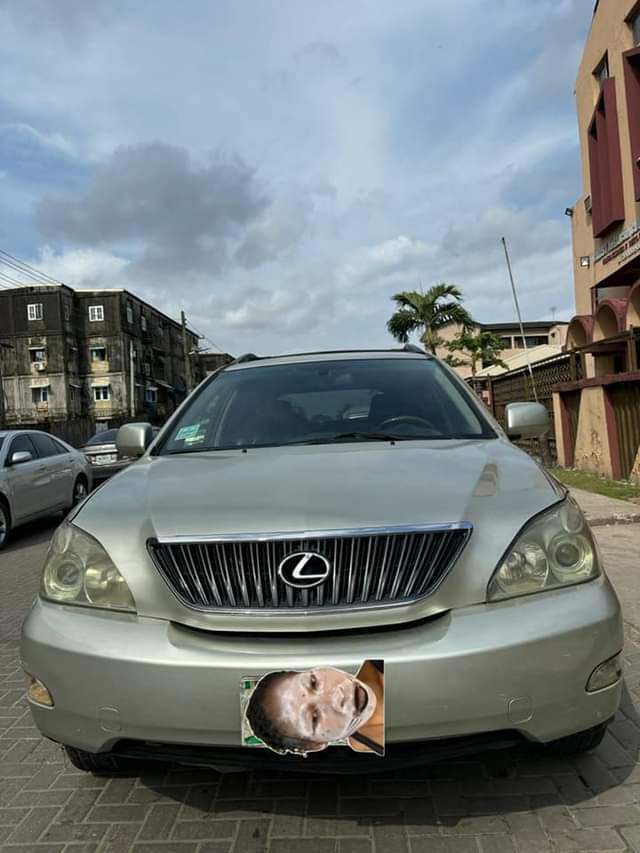 A picture of Sweet Deal V. Clean. 2004 Lexus. Rx330 Toks Standard. Registered