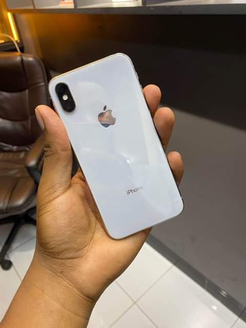 A picture of IPHONE XS