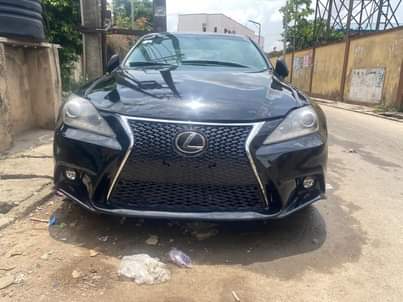A picture of Lexus is250