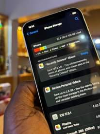 A picture of I phone 12 plain 128gb Face id ok True tone
