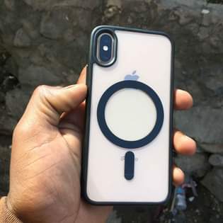 A picture of Iphone xs GB 256