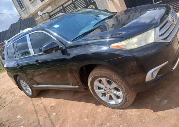 A picture of 2013 Toyota Highlander V6