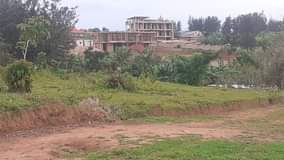 A picture of Cyino cyibanza cyiragurishwa cyiherereye musaka hafi nagare