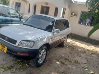 A picture of Toyota rav4 manual imeshuka Bei wahi uchukue sio ya kukosa