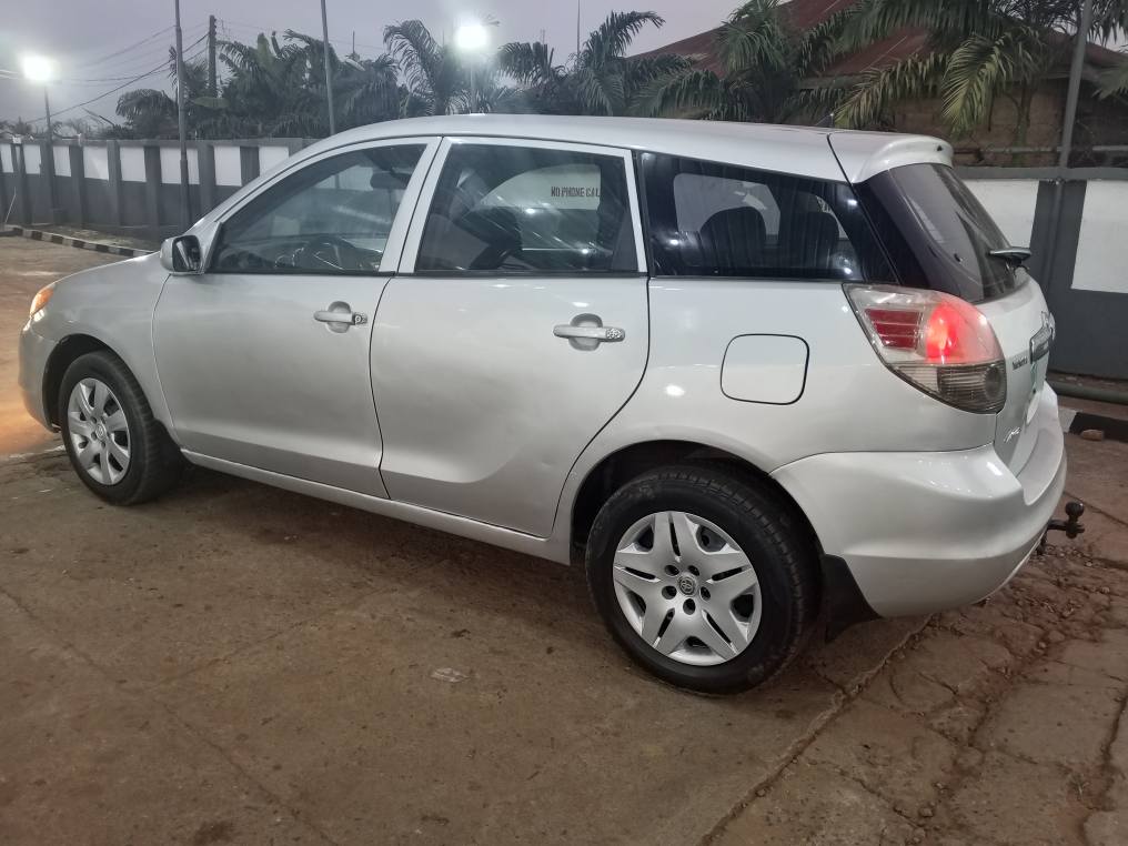 A picture of Toyota matrix 2005