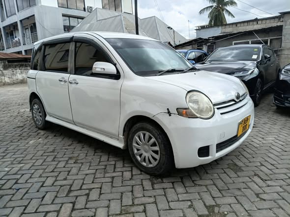 A picture of TOYOTA SIENTA0767058883