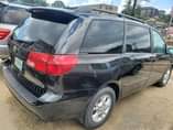 A picture of 2005 TOYOTA SIENNA
