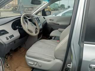 A picture of 2011 Toyota Sienna Toks