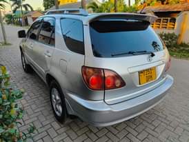 A picture of TOYOTA HARRIER