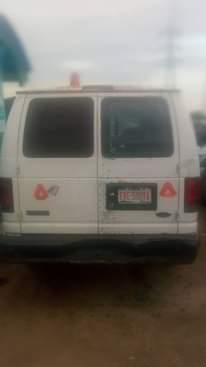 A picture of 2002 Ford E250