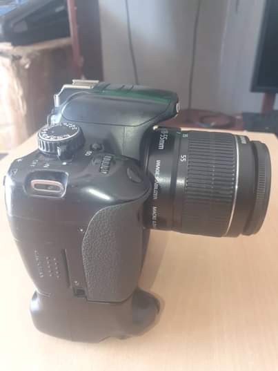A picture of D650 na grip yake njoo na 650k