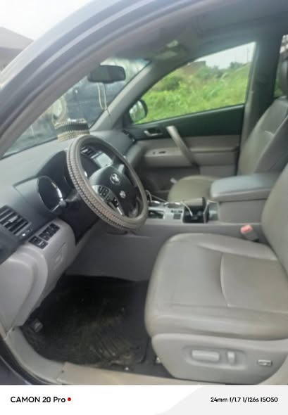 A picture of Toyota highlander 203