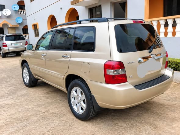 A picture of 2005 HIGHLANDER 3 SEATER ROLL